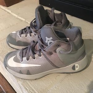 Boys Kevin Durant basketball shoes